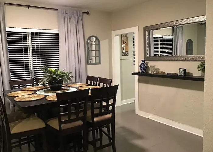 Modern 3/1 House Close To Beaches And Midtown